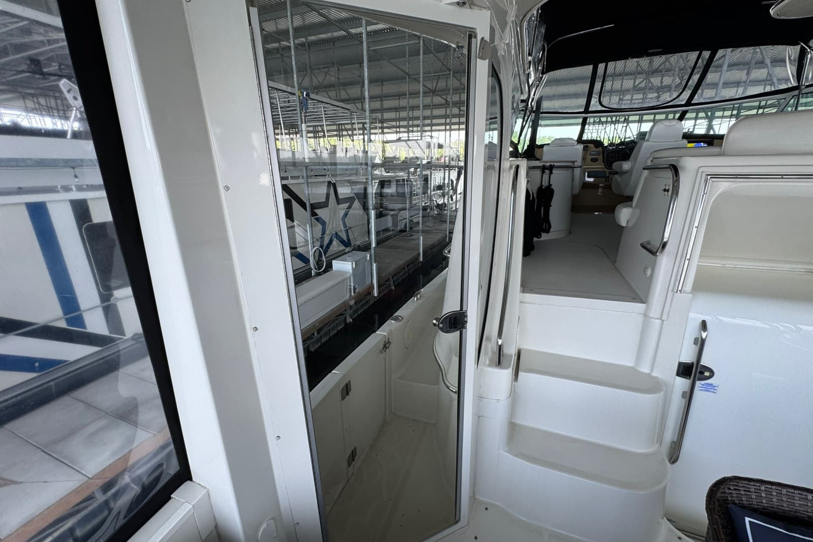 2004 Carver 466 Motor Yacht