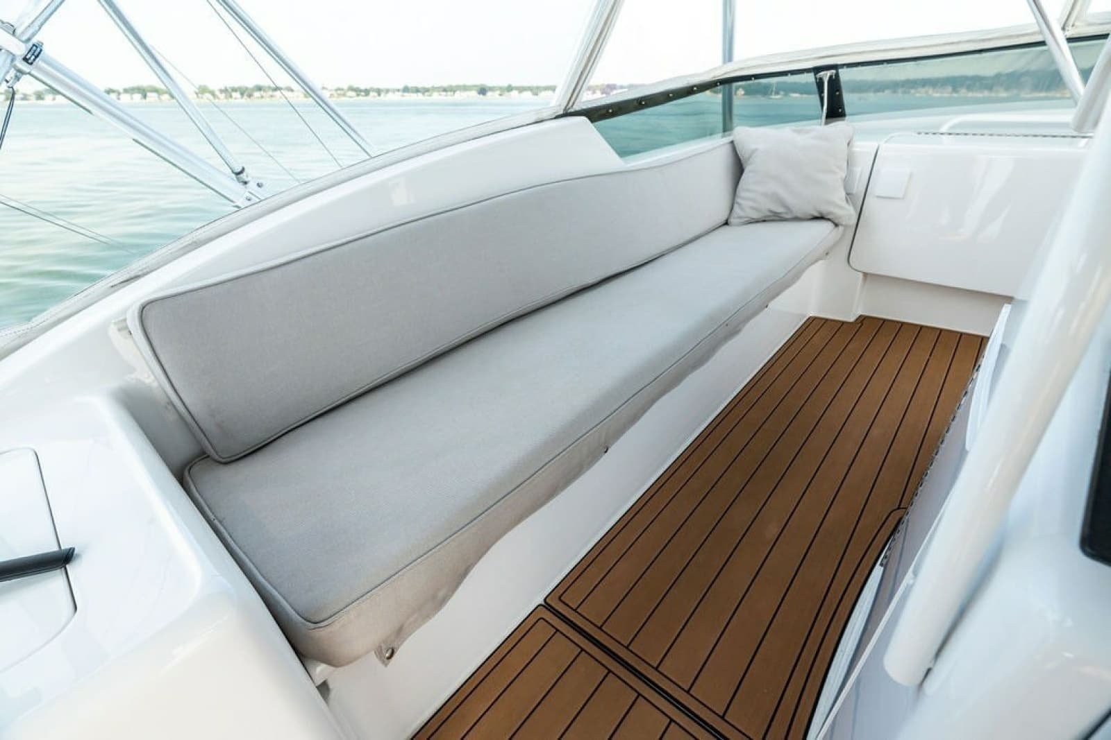 1999 Hatteras 60 Convertible