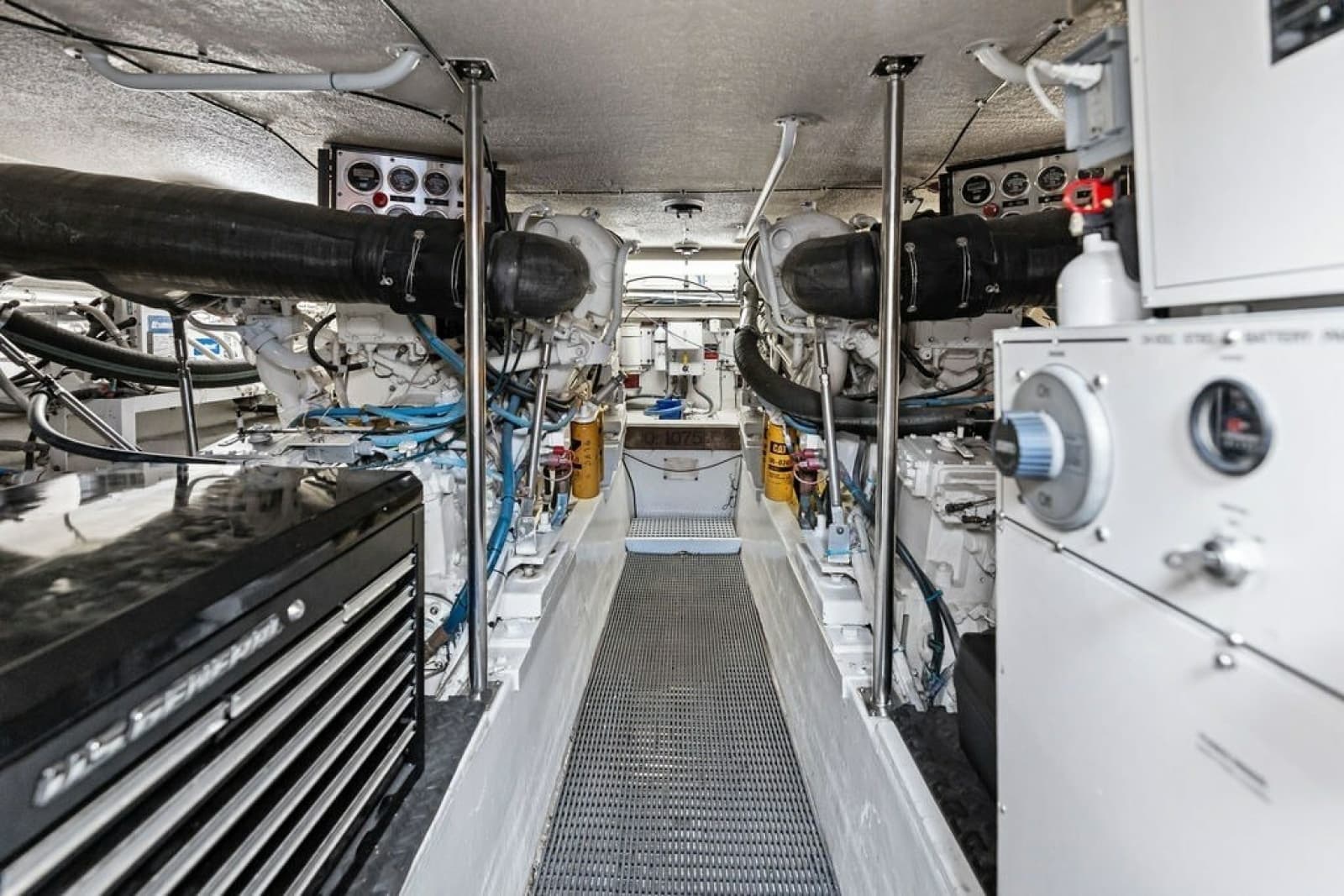 1999 Hatteras 60 Convertible