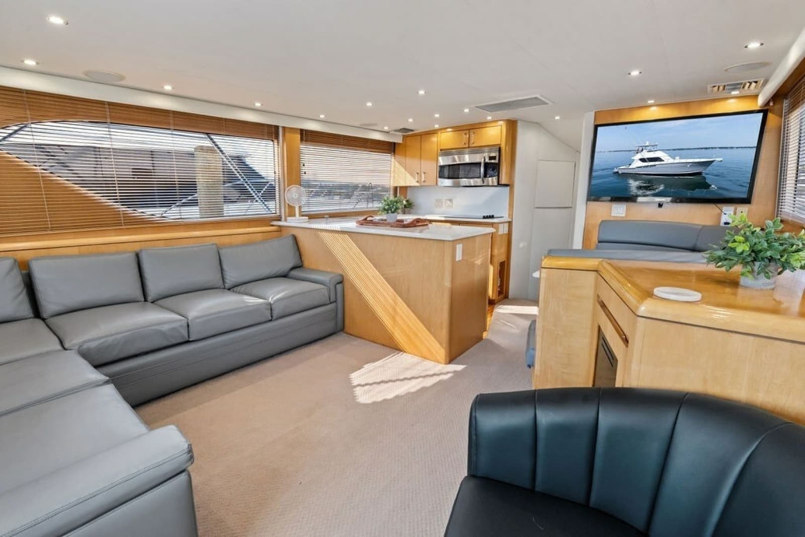 1999 Hatteras 60 Convertible