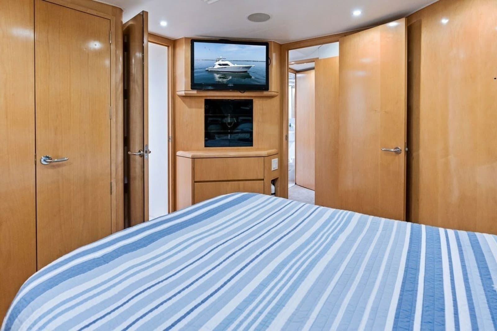 1999 Hatteras 60 Convertible