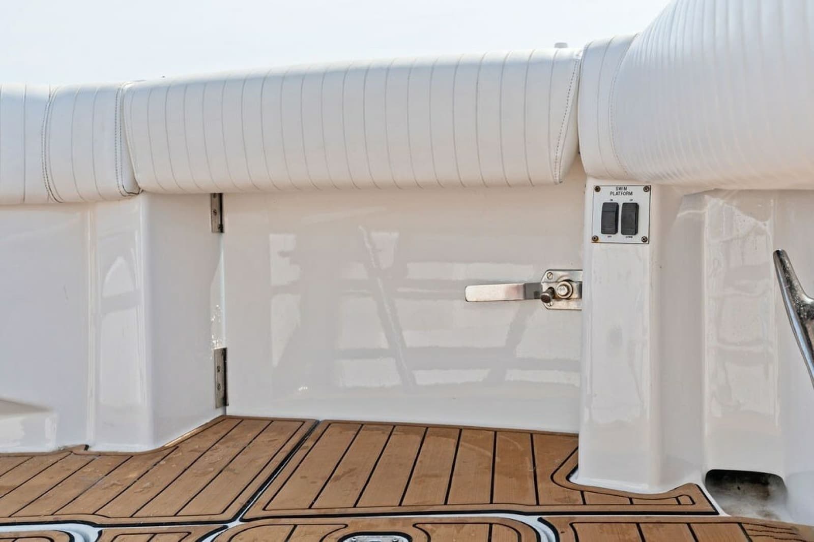 1999 Hatteras 60 Convertible