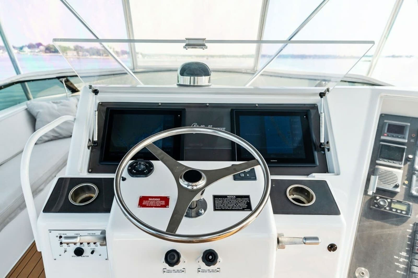 1999 Hatteras 60 Convertible
