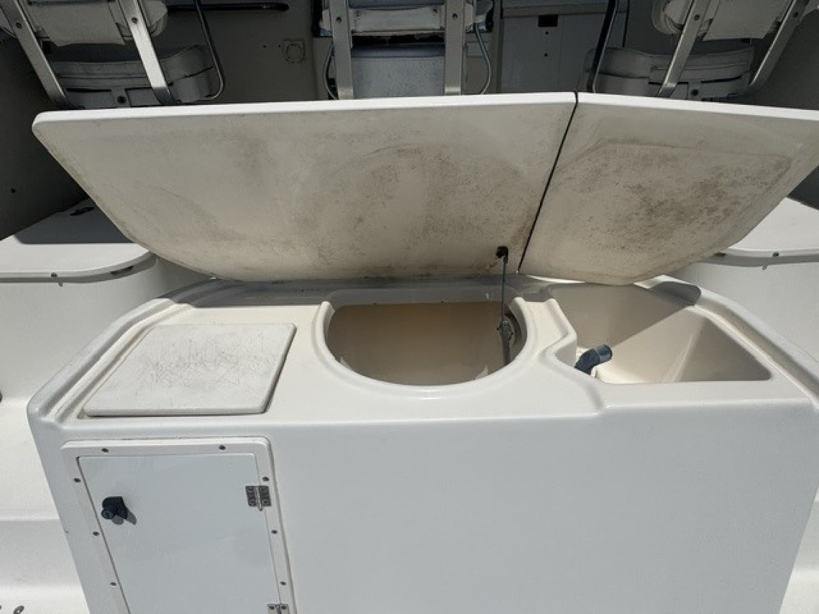 1996 Pursuit 3000 Offshore Express