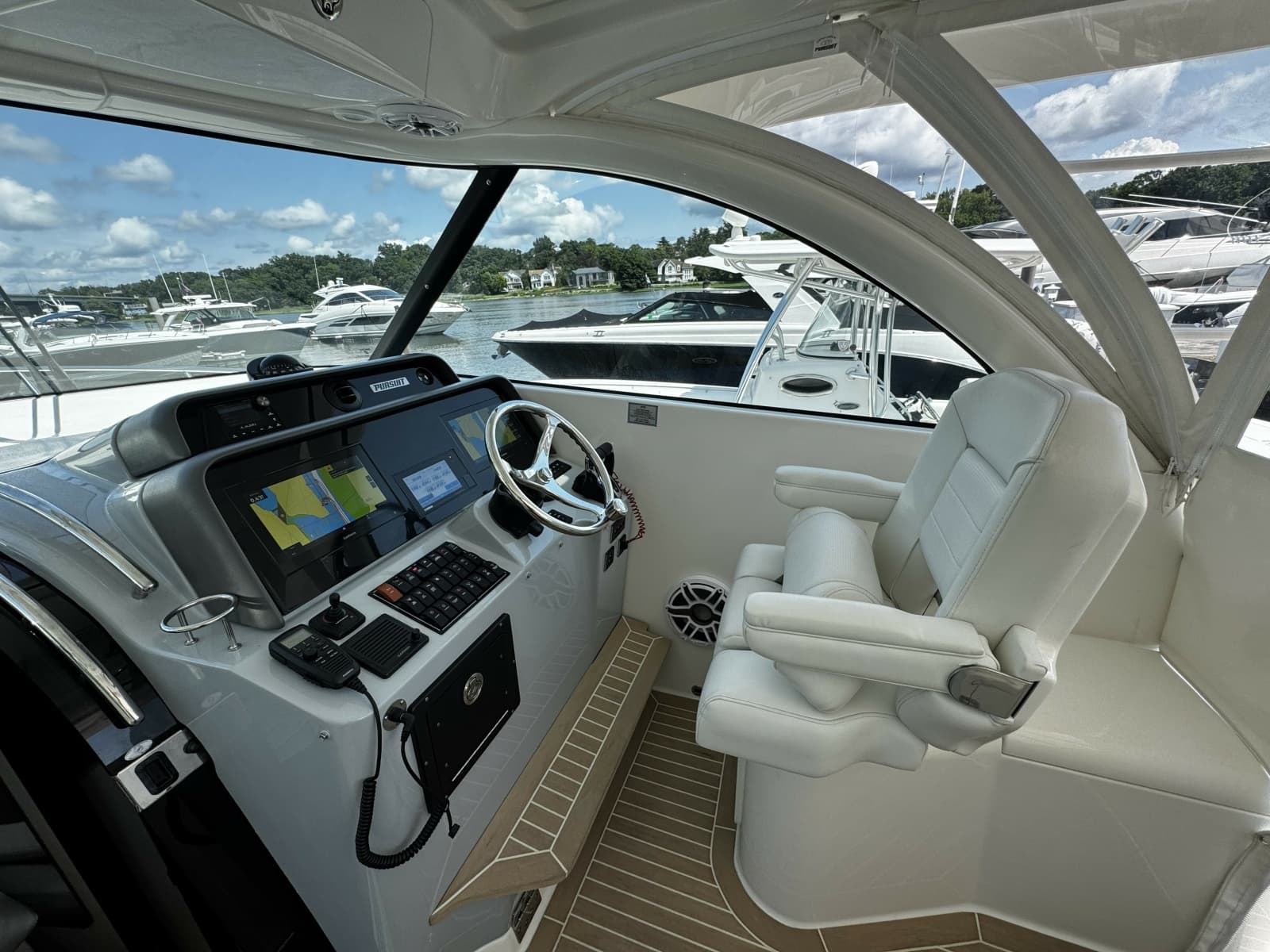 2022 Pursuit OS 385 Offshore
