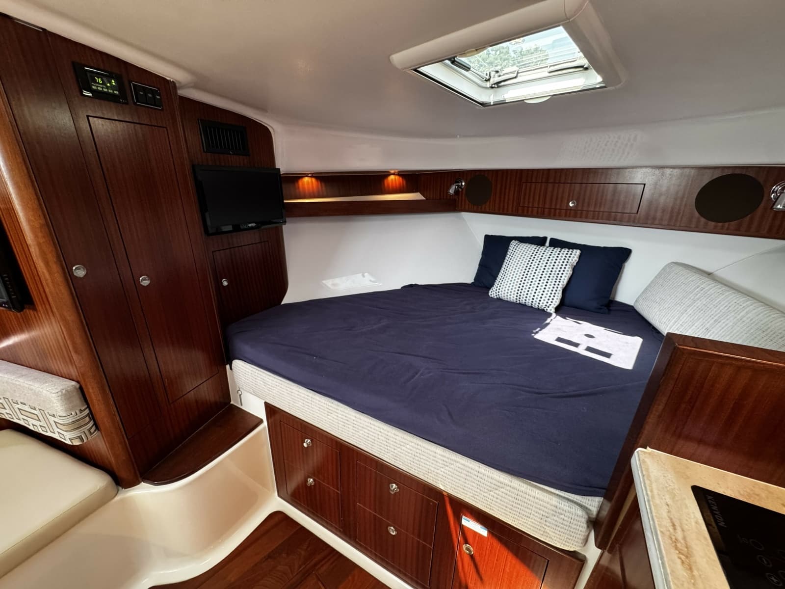2022 Pursuit OS 385 Offshore