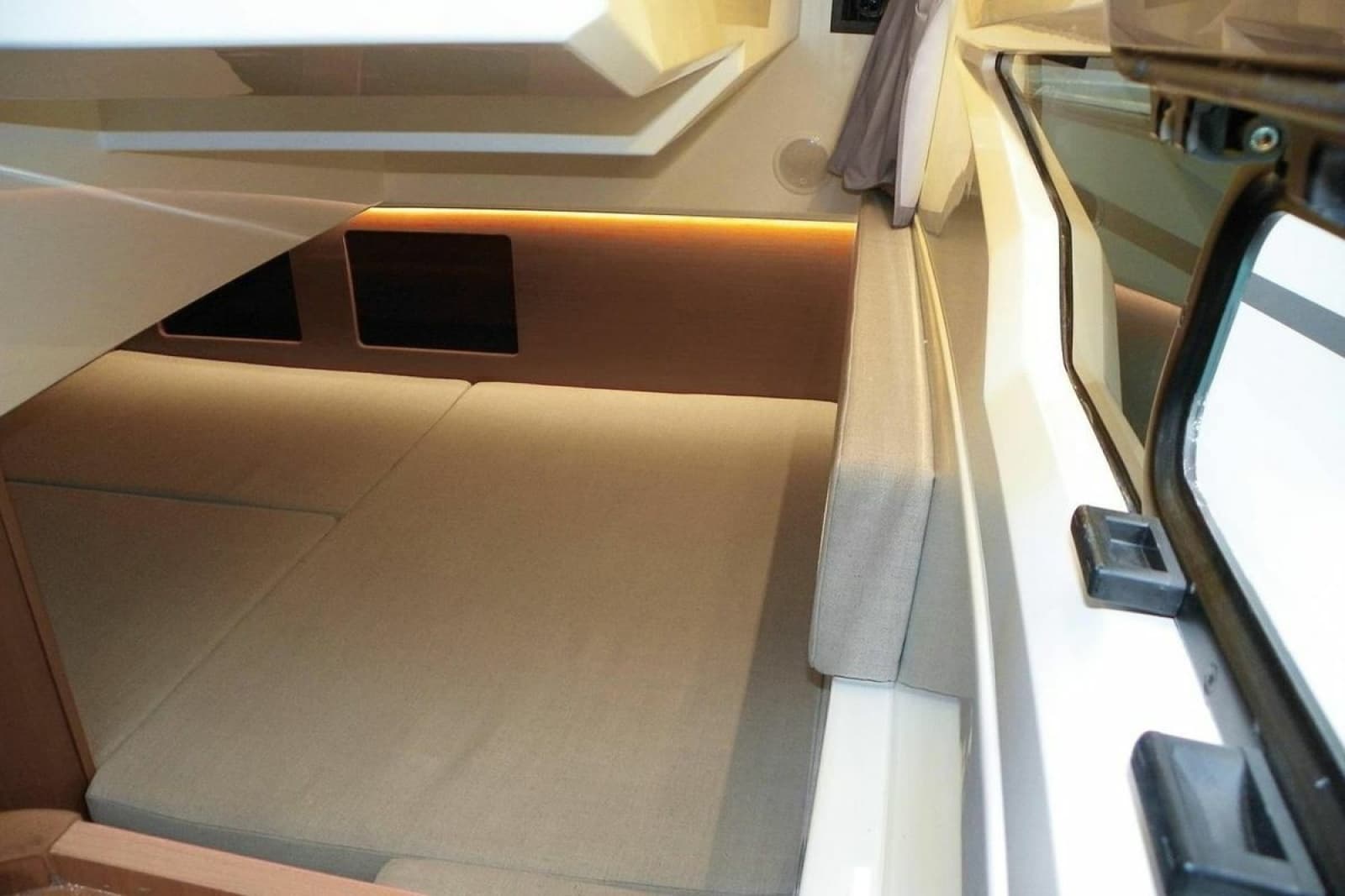 2024 Jeanneau NC WEEKENDER 895