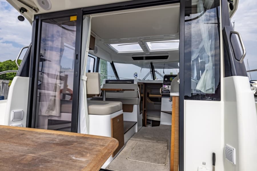 2023 Jeanneau NC 1095 Weekender