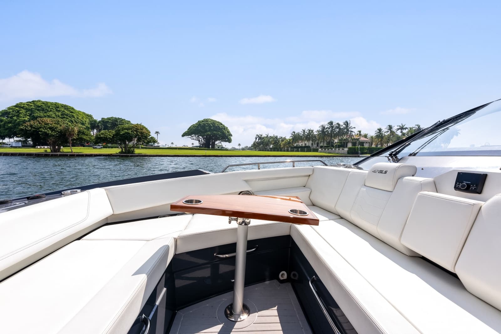 2023 Cruisers Yachts 42 GLS OB