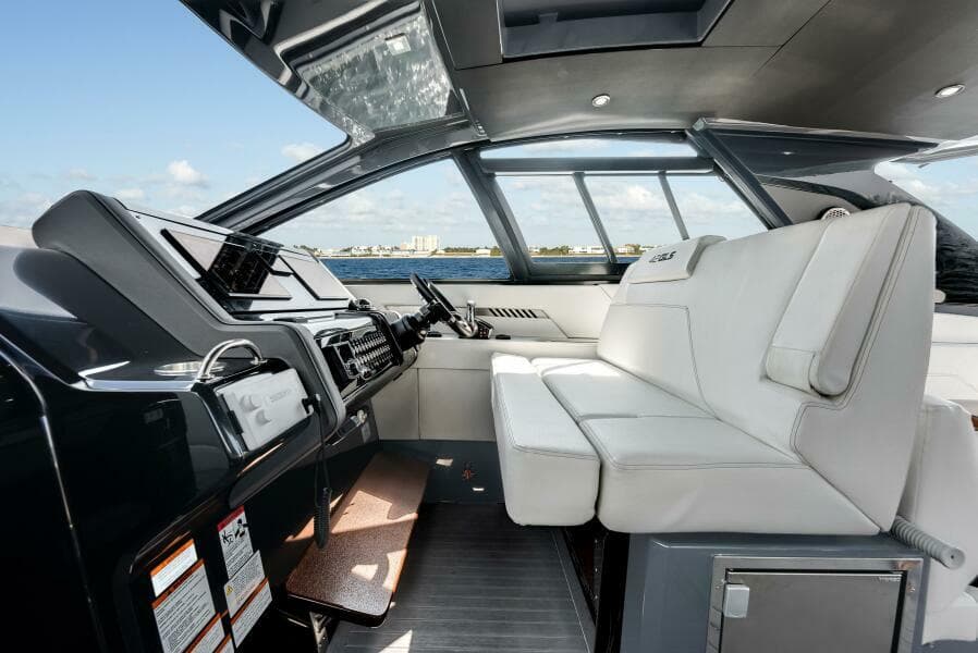2023 Cruisers Yachts 42 GLS OB