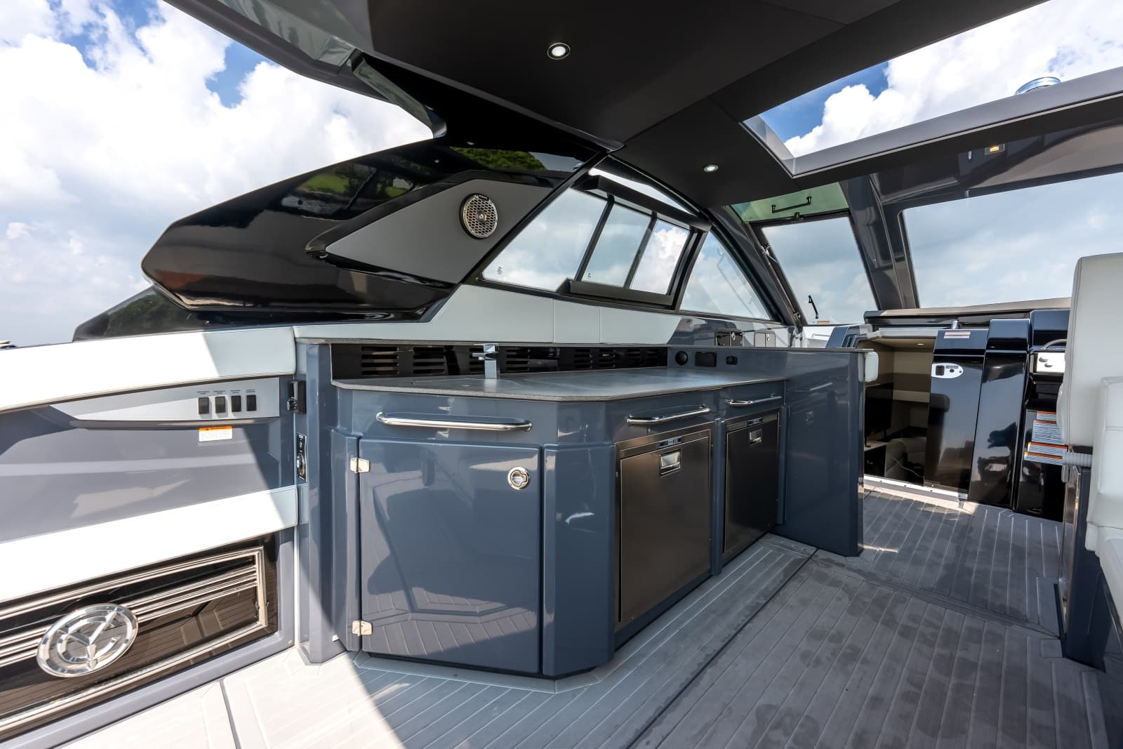 2023 Cruisers Yachts 42 GLS OB