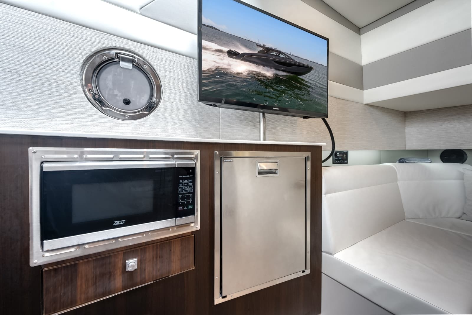 2023 Cruisers Yachts 42 GLS OB