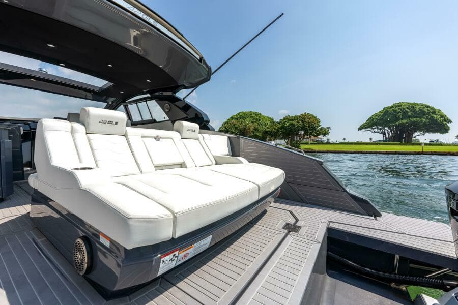 2023 Cruisers Yachts 42 GLS OB