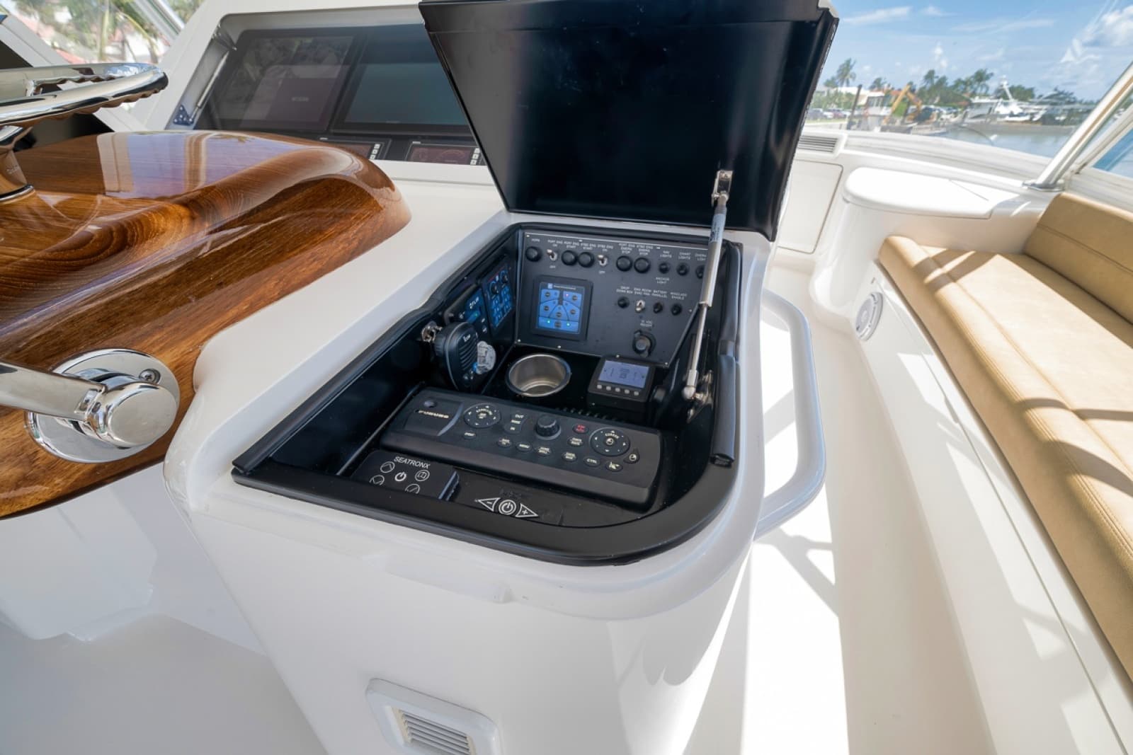 2017 Viking 62 Convertible