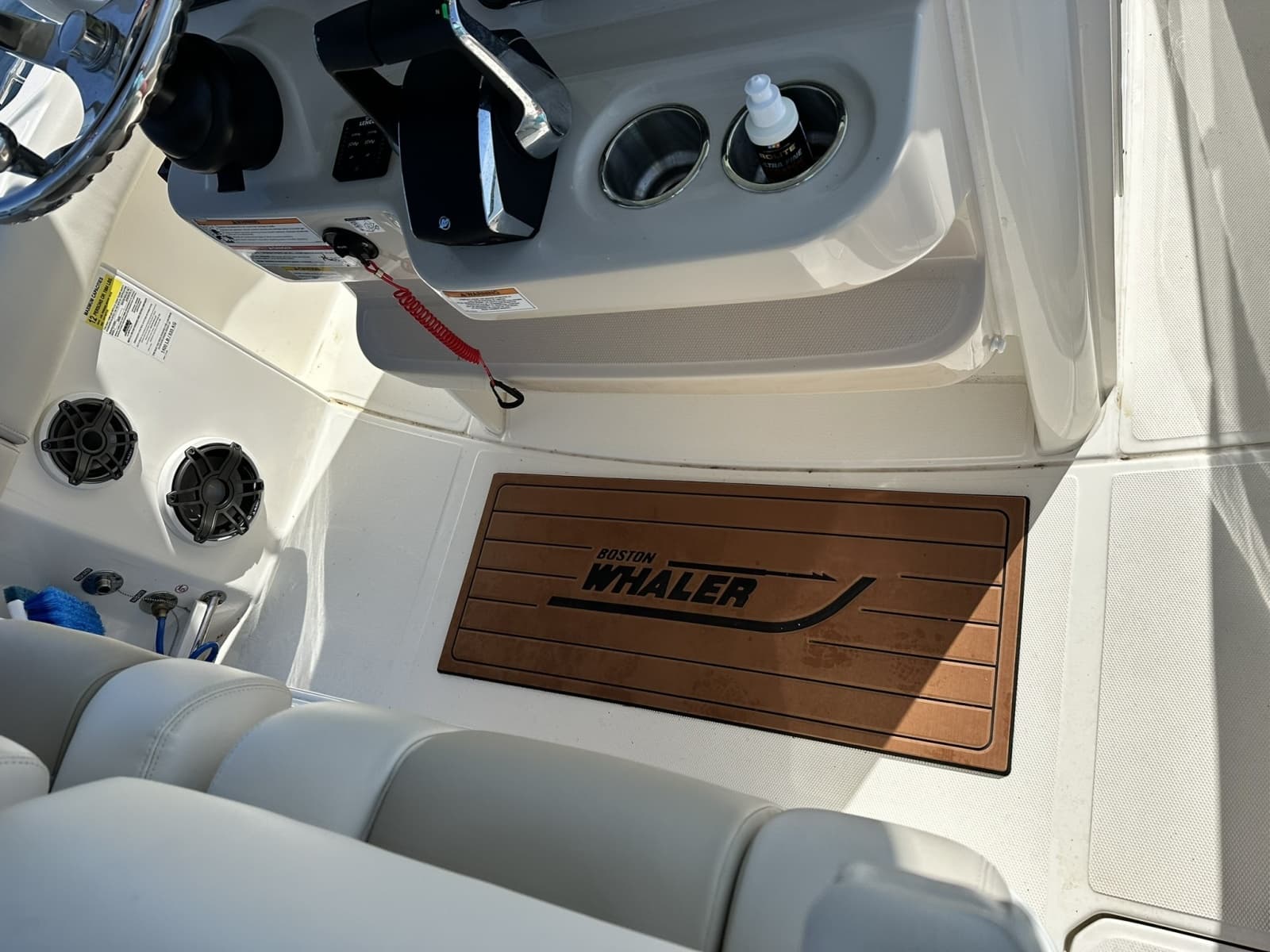 2024 Boston Whaler 250 Outrage