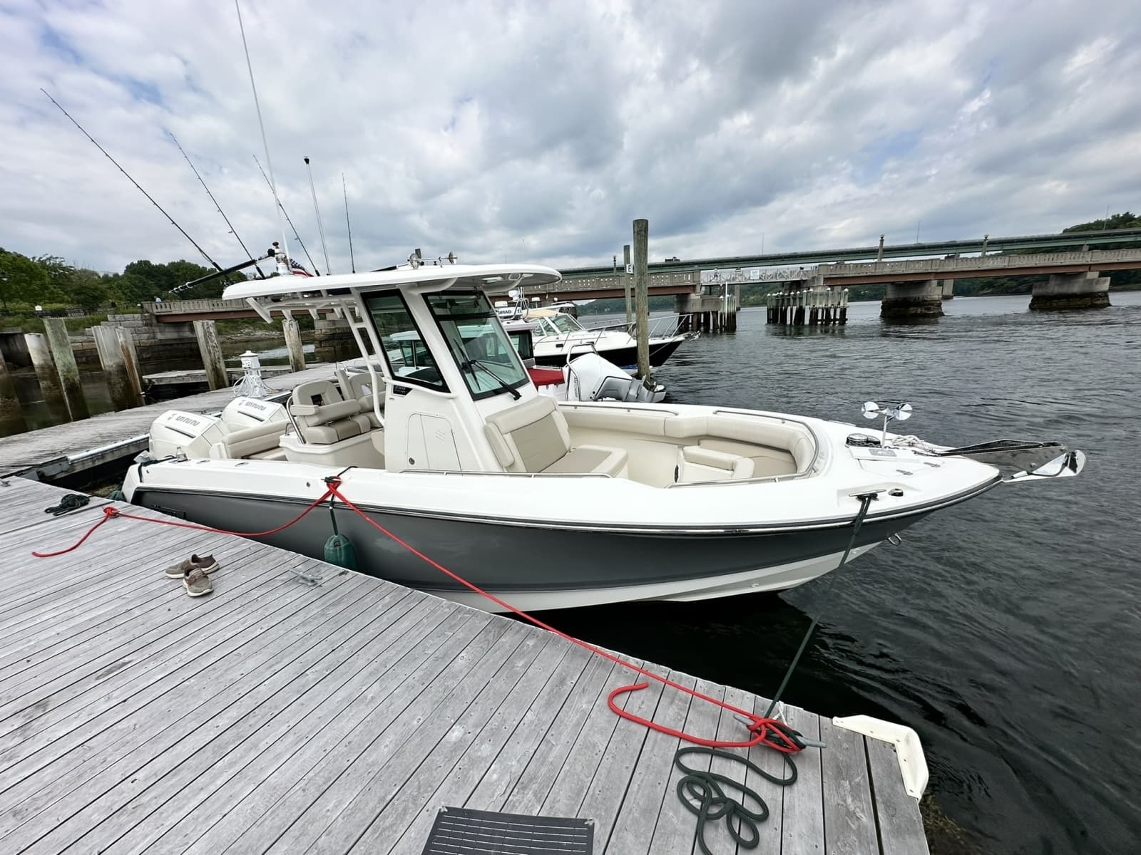 2024 Boston Whaler 250 Outrage