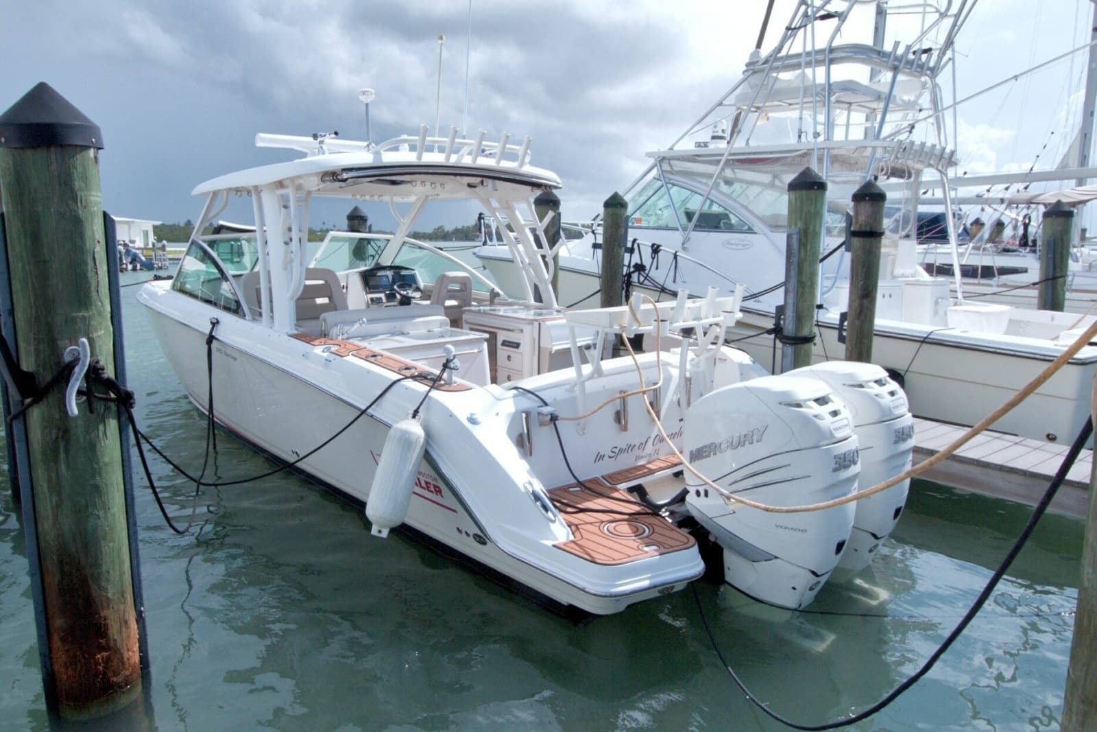 2017 Boston Whaler 320 Vantage
