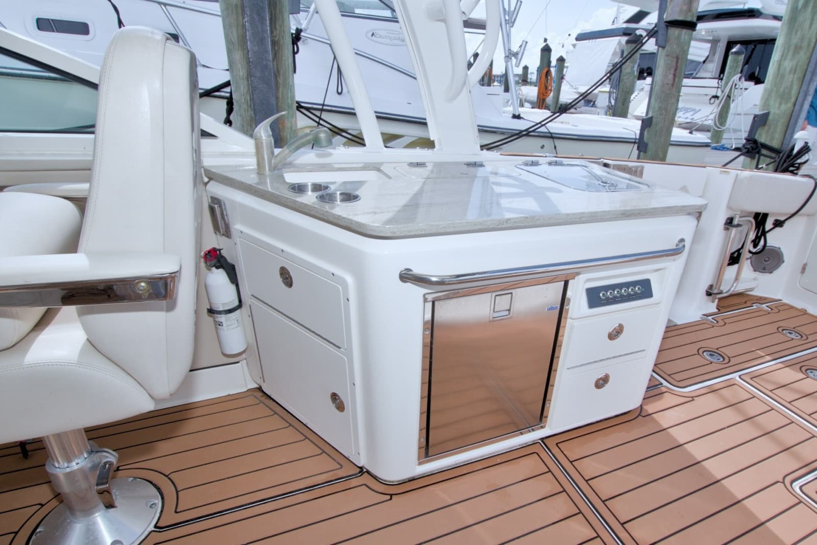 2017 Boston Whaler 320 Vantage