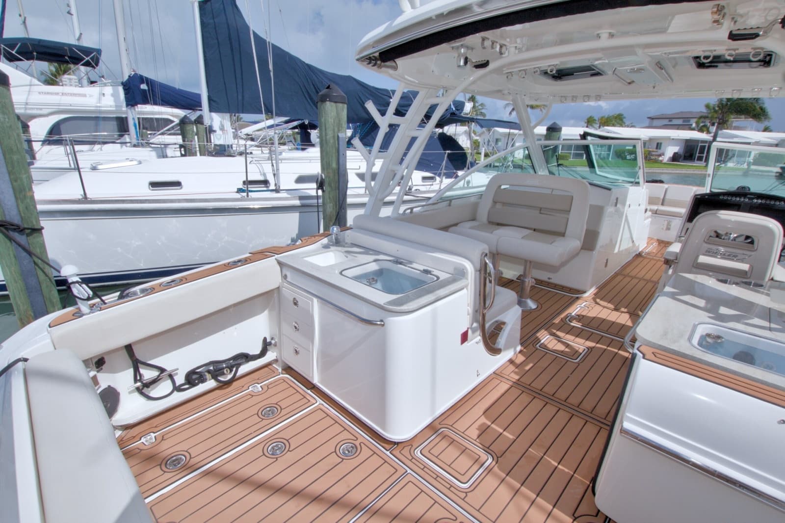 2017 Boston Whaler 320 Vantage