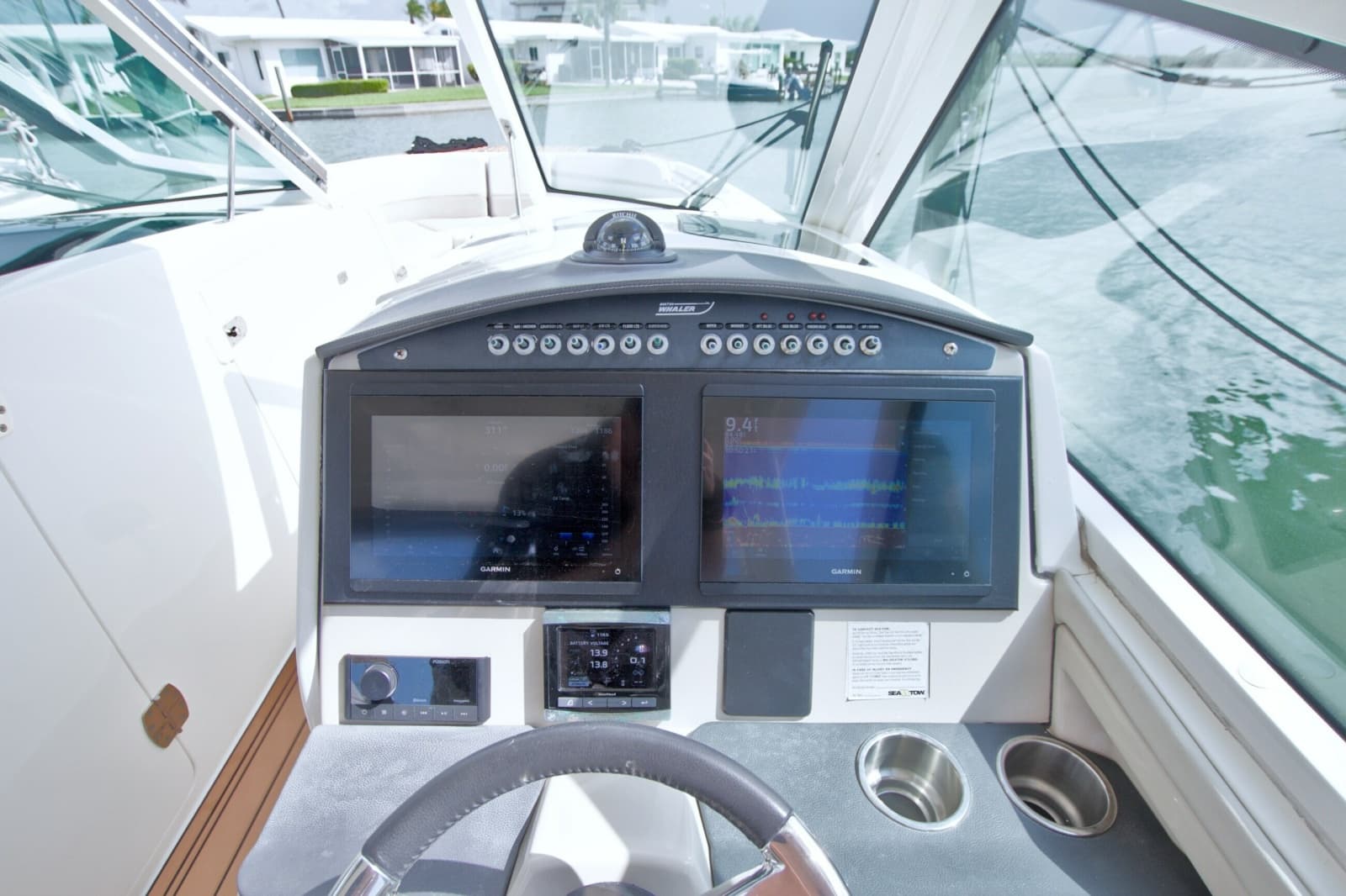 2017 Boston Whaler 320 Vantage