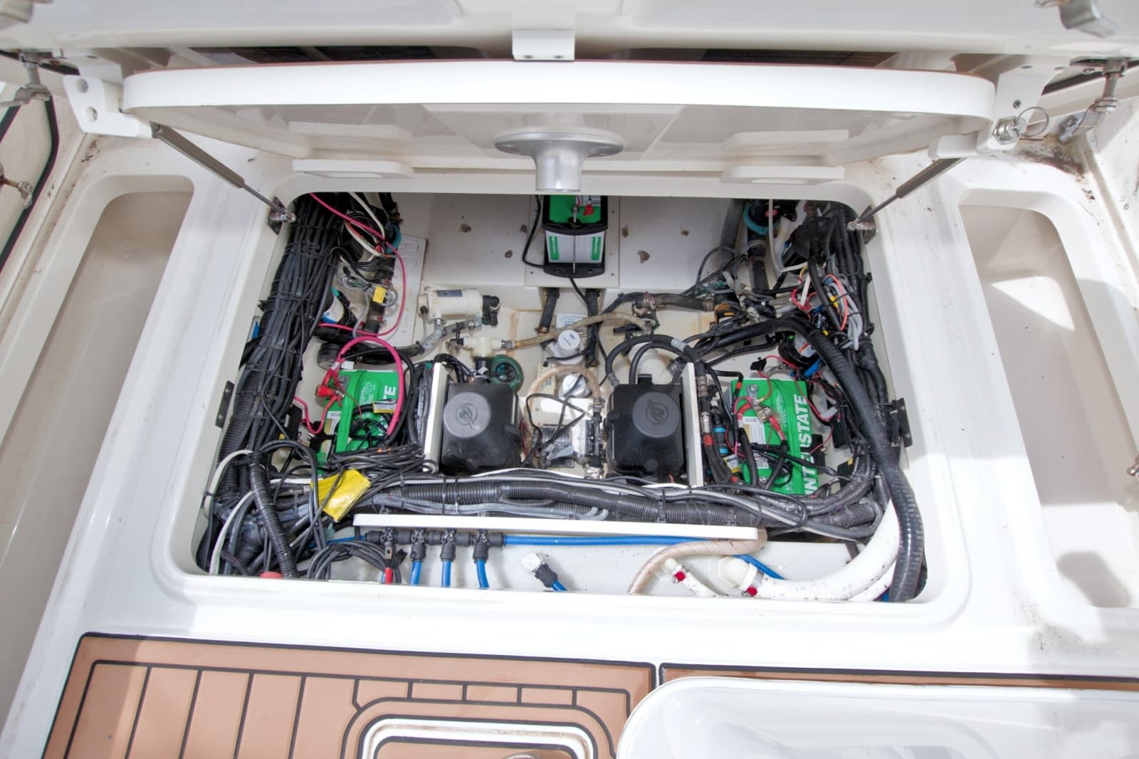 2017 Boston Whaler 320 Vantage