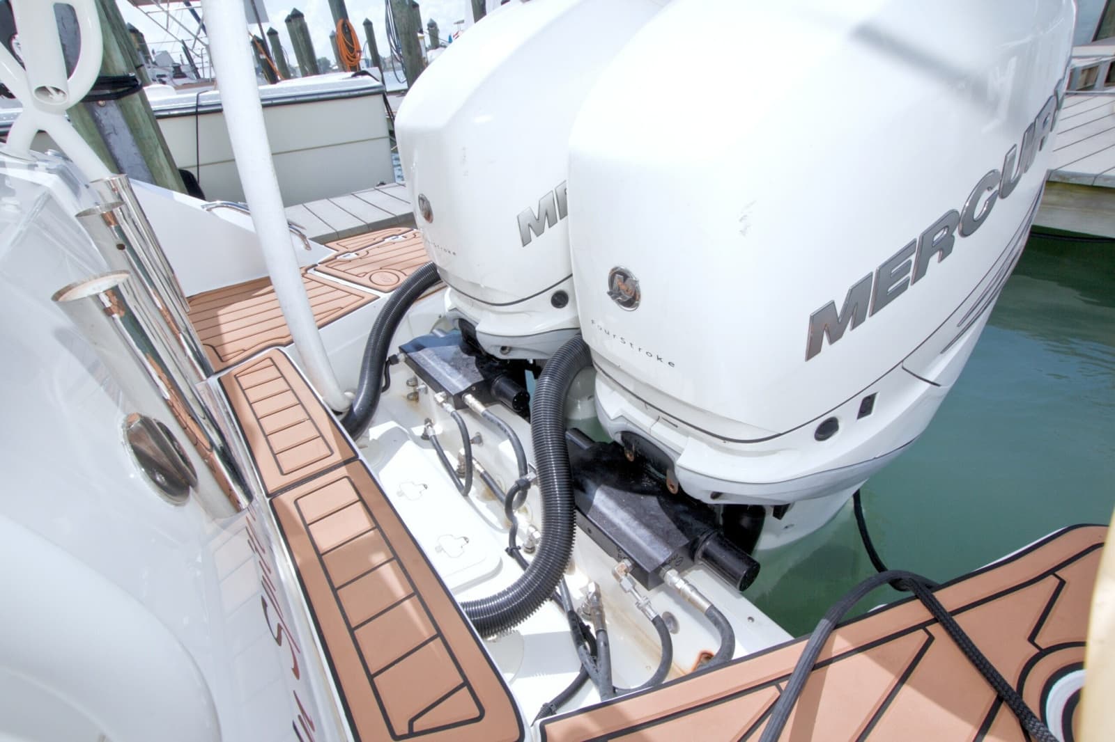2017 Boston Whaler 320 Vantage