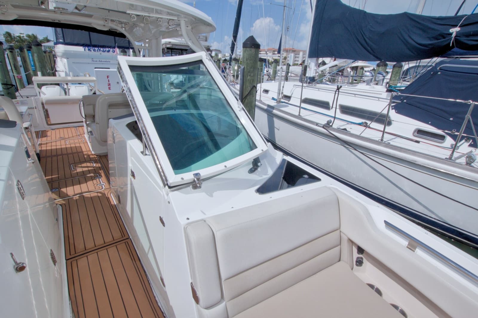 2017 Boston Whaler 320 Vantage
