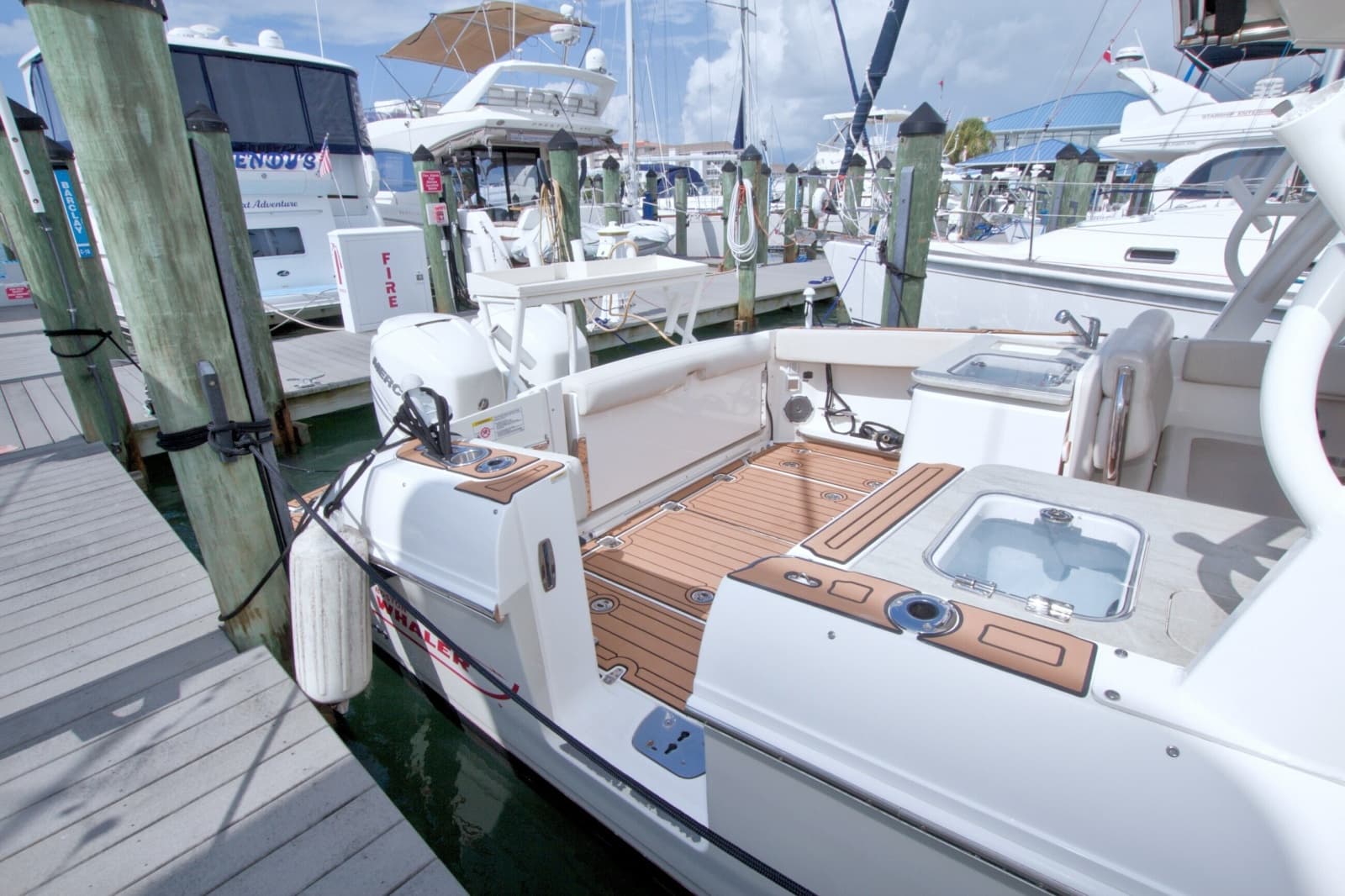 2017 Boston Whaler 320 Vantage