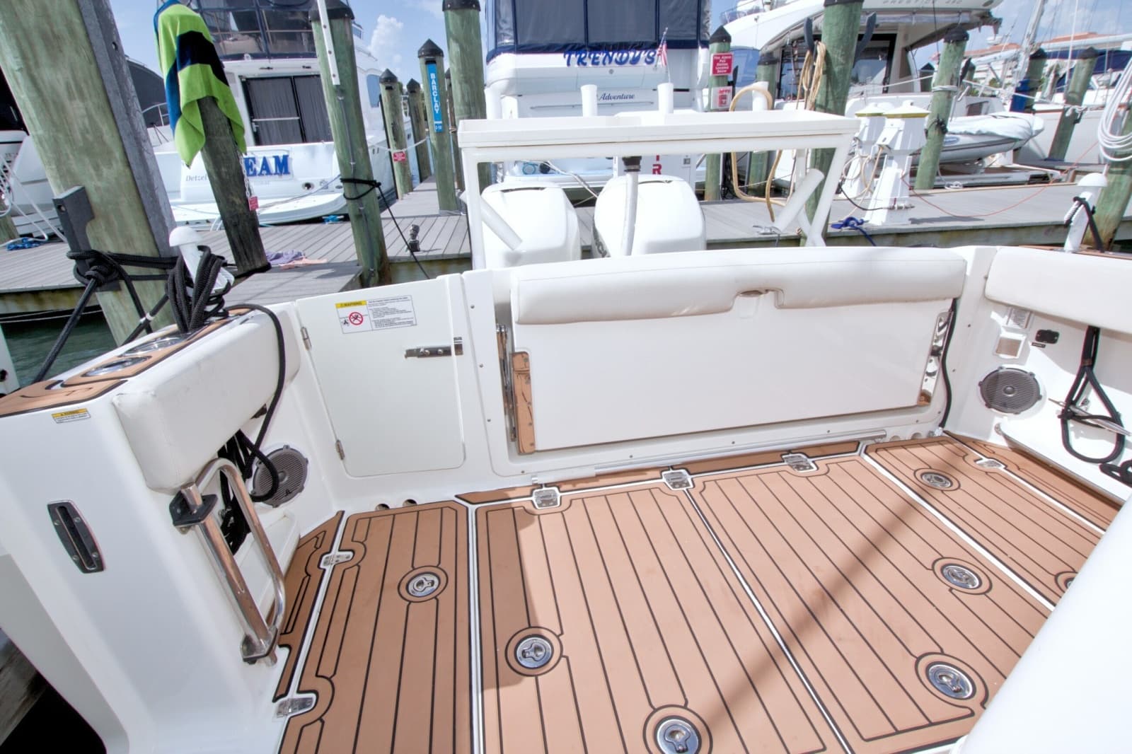 2017 Boston Whaler 320 Vantage
