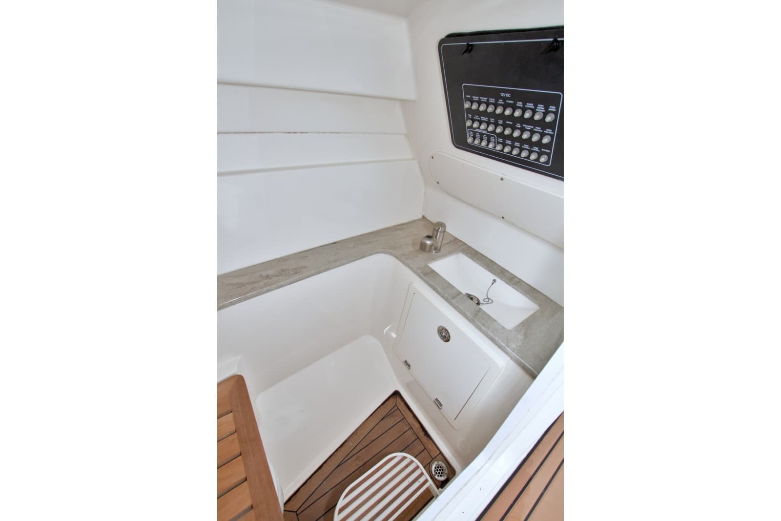 2017 Boston Whaler 320 Vantage