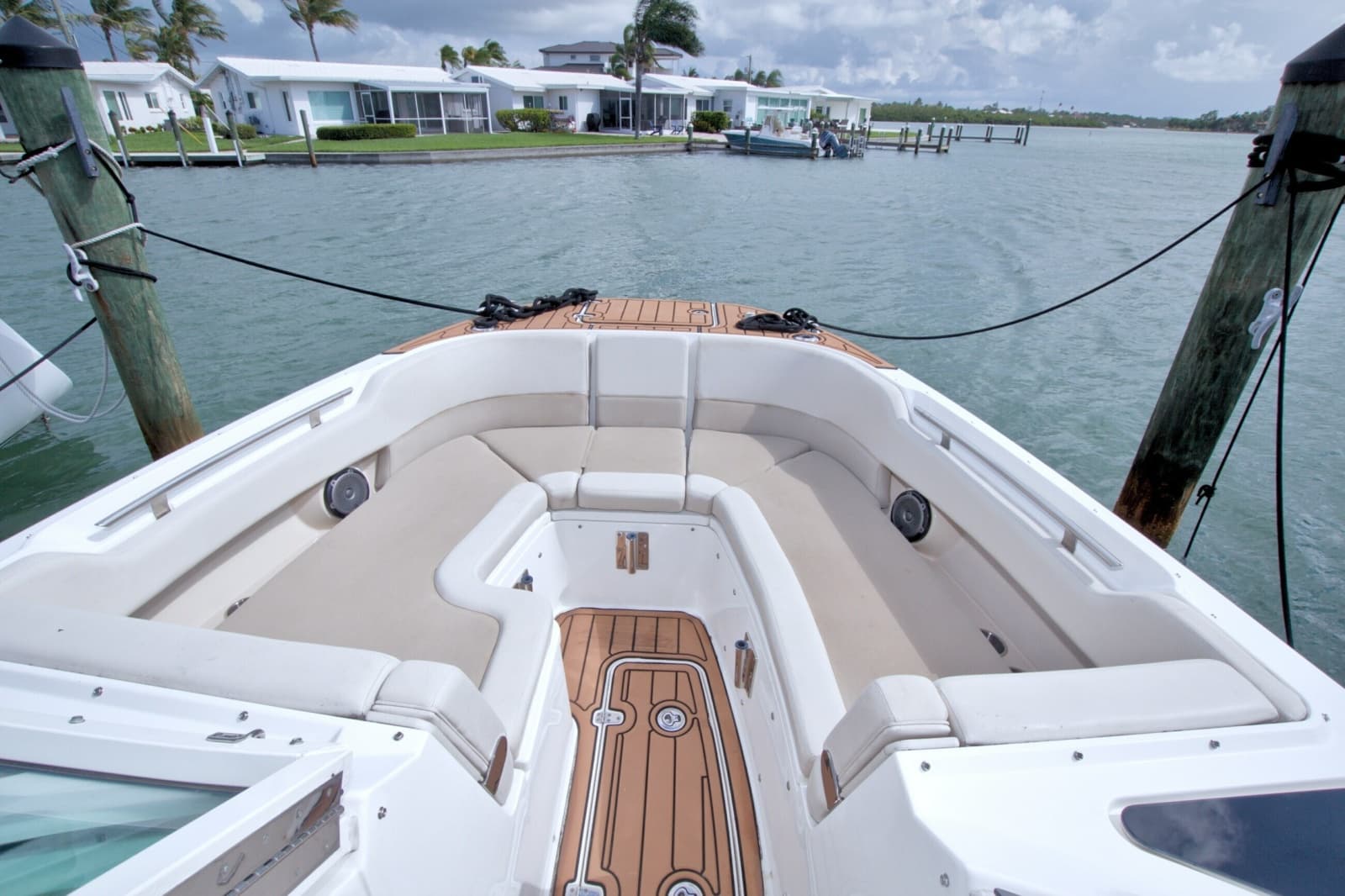 2017 Boston Whaler 320 Vantage
