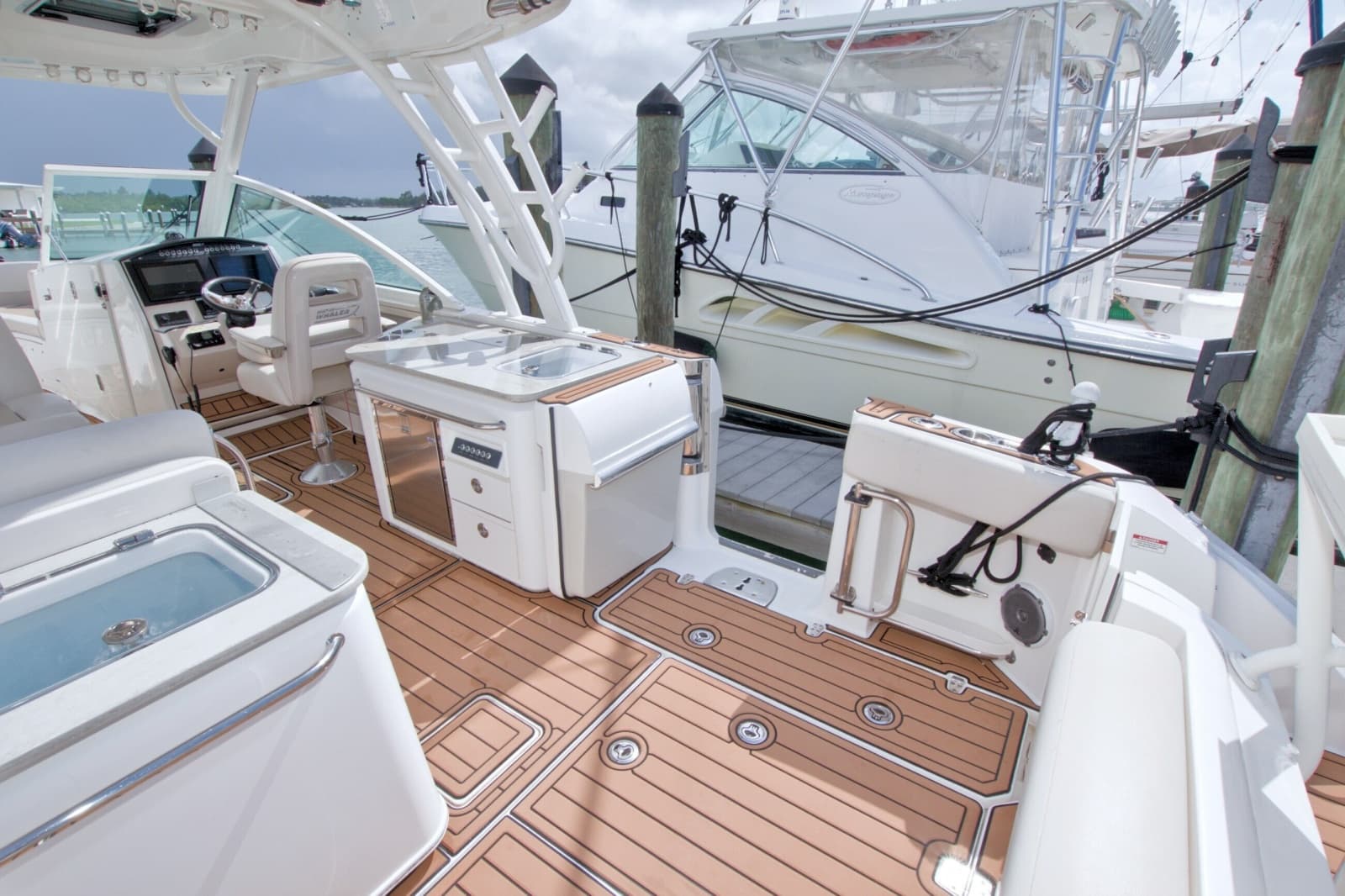 2017 Boston Whaler 320 Vantage