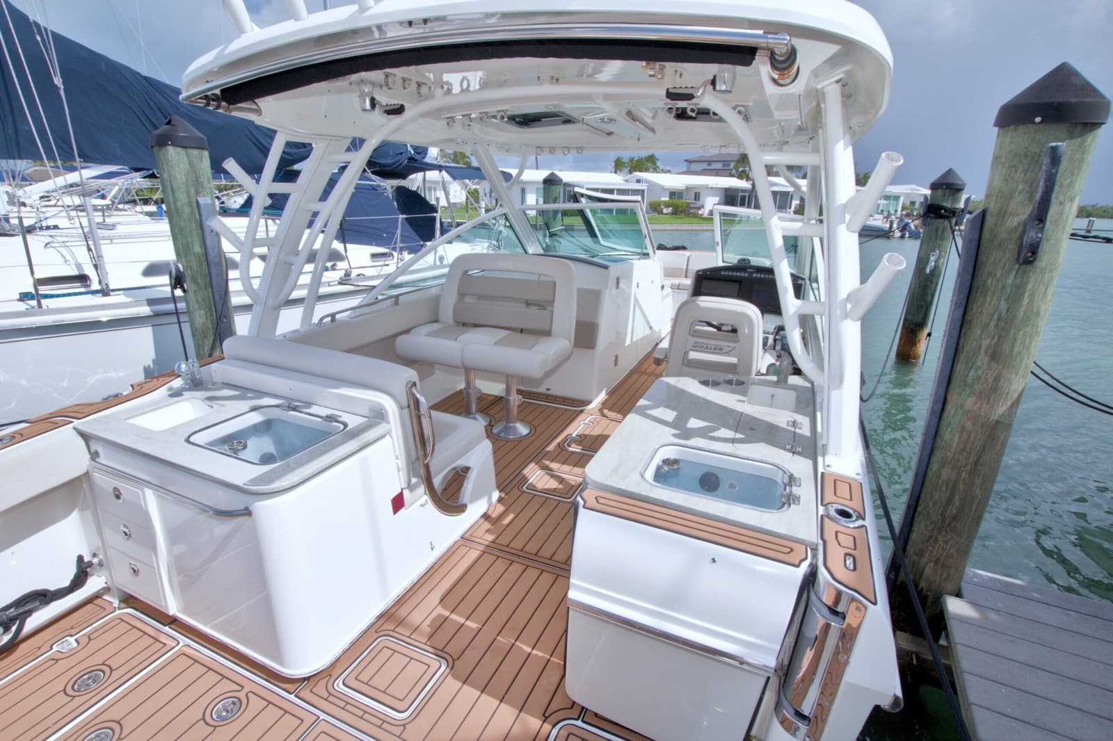 2017 Boston Whaler 320 Vantage