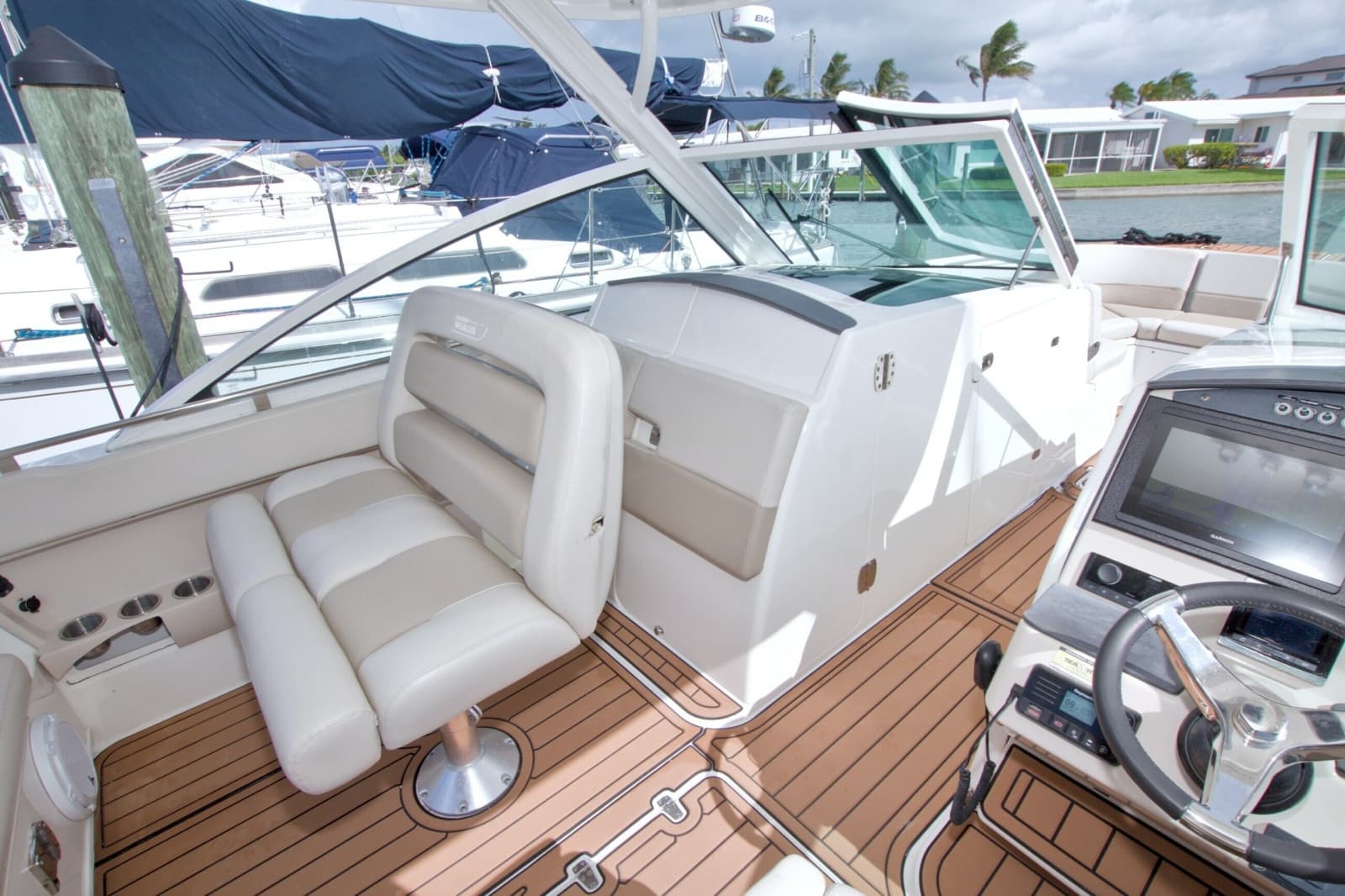 2017 Boston Whaler 320 Vantage