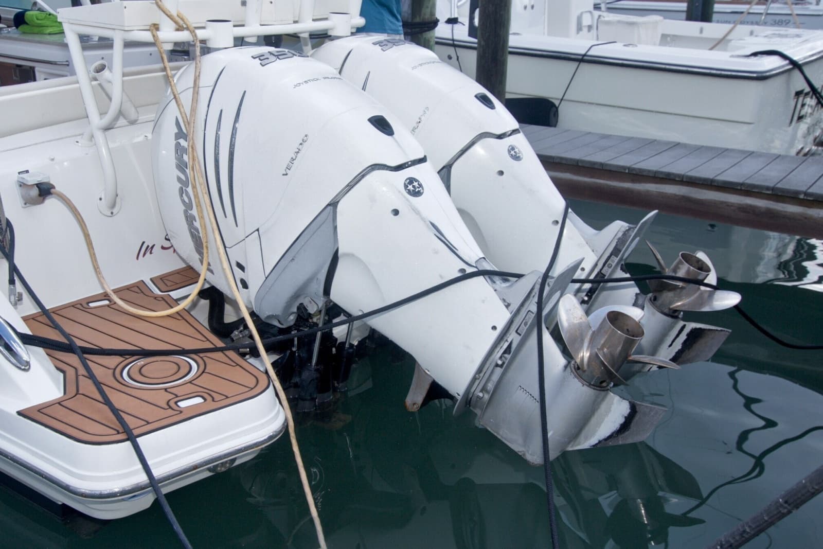 2017 Boston Whaler 320 Vantage