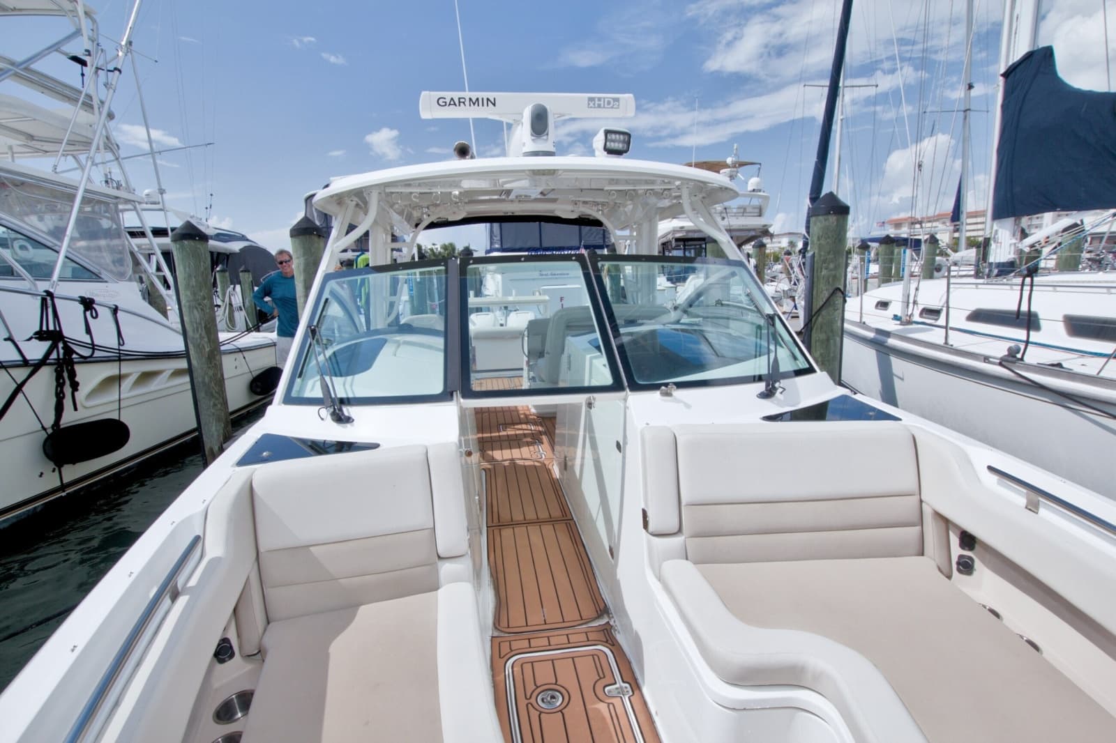 2017 Boston Whaler 320 Vantage