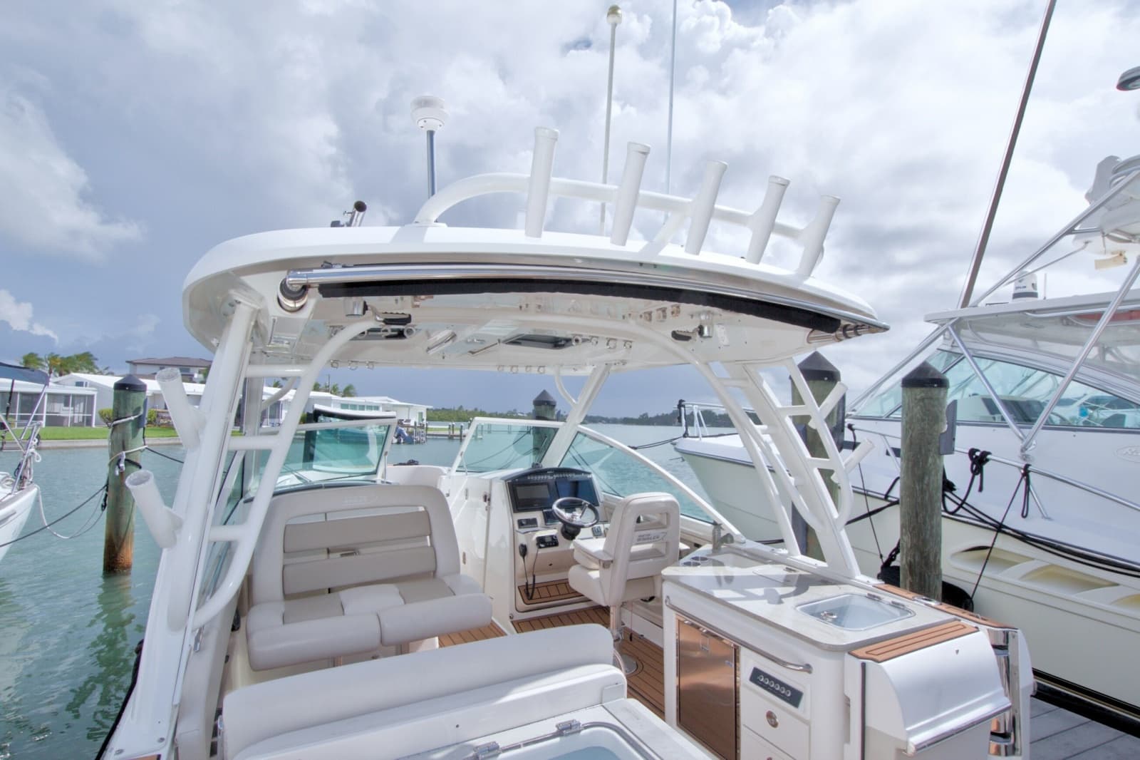 2017 Boston Whaler 320 Vantage