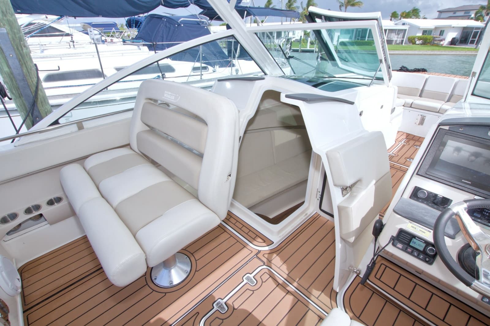 2017 Boston Whaler 320 Vantage
