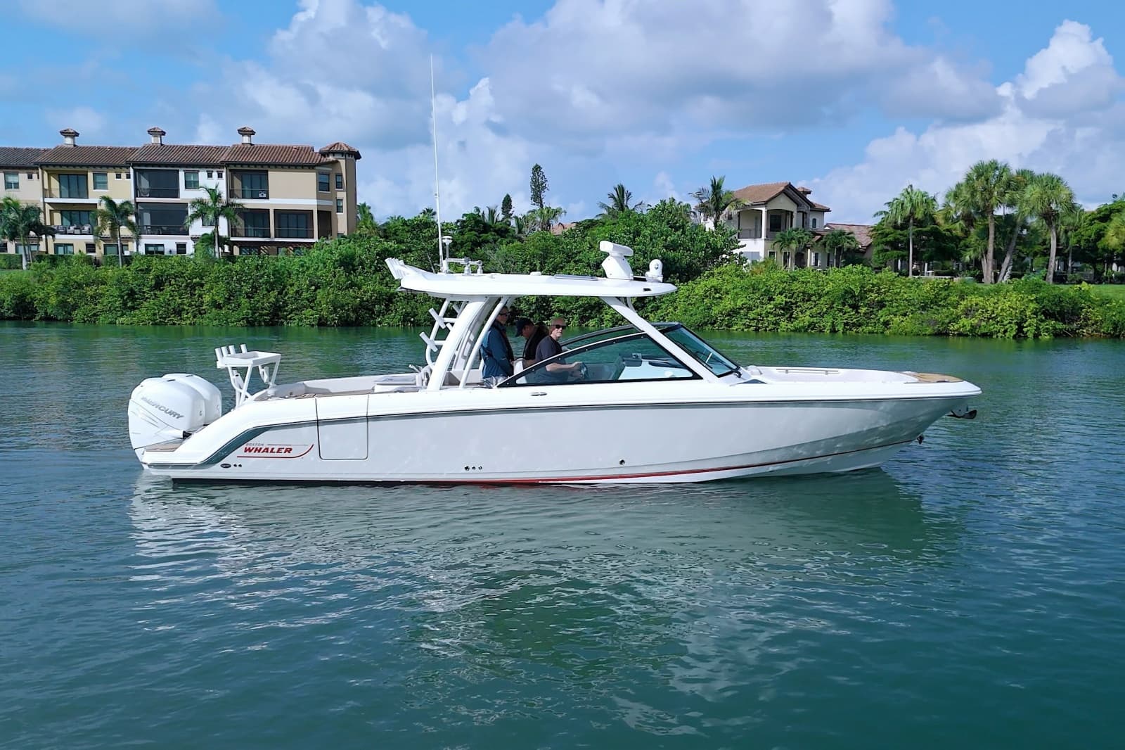2017 Boston Whaler 320 Vantage