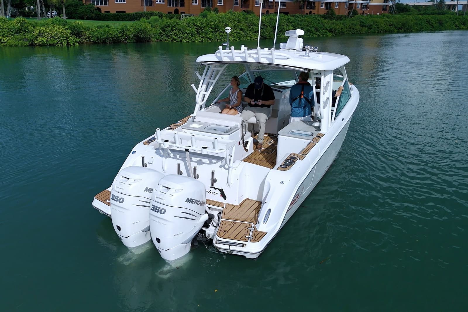 2017 Boston Whaler 320 Vantage