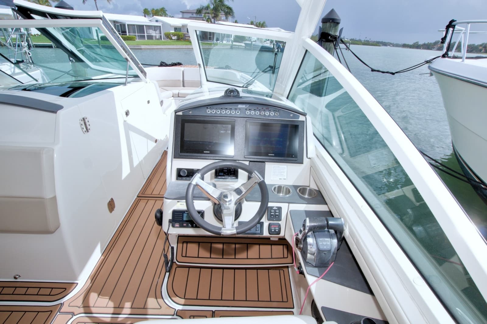 2017 Boston Whaler 320 Vantage