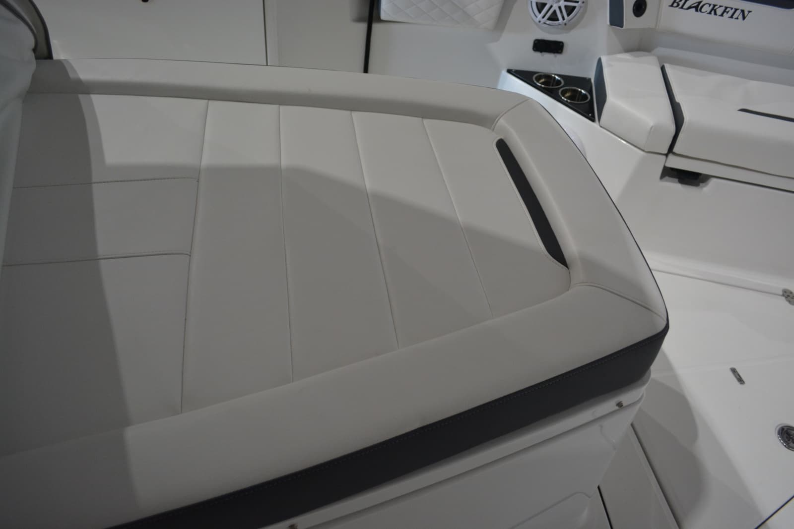 2023 Blackfin 332 CC