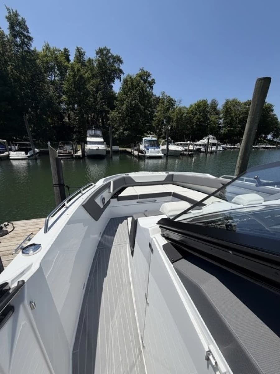 2024 Cruisers Yachts 