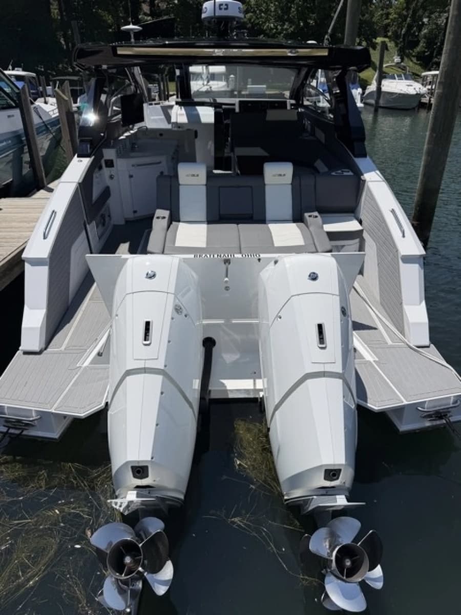 2024 Cruisers Yachts 