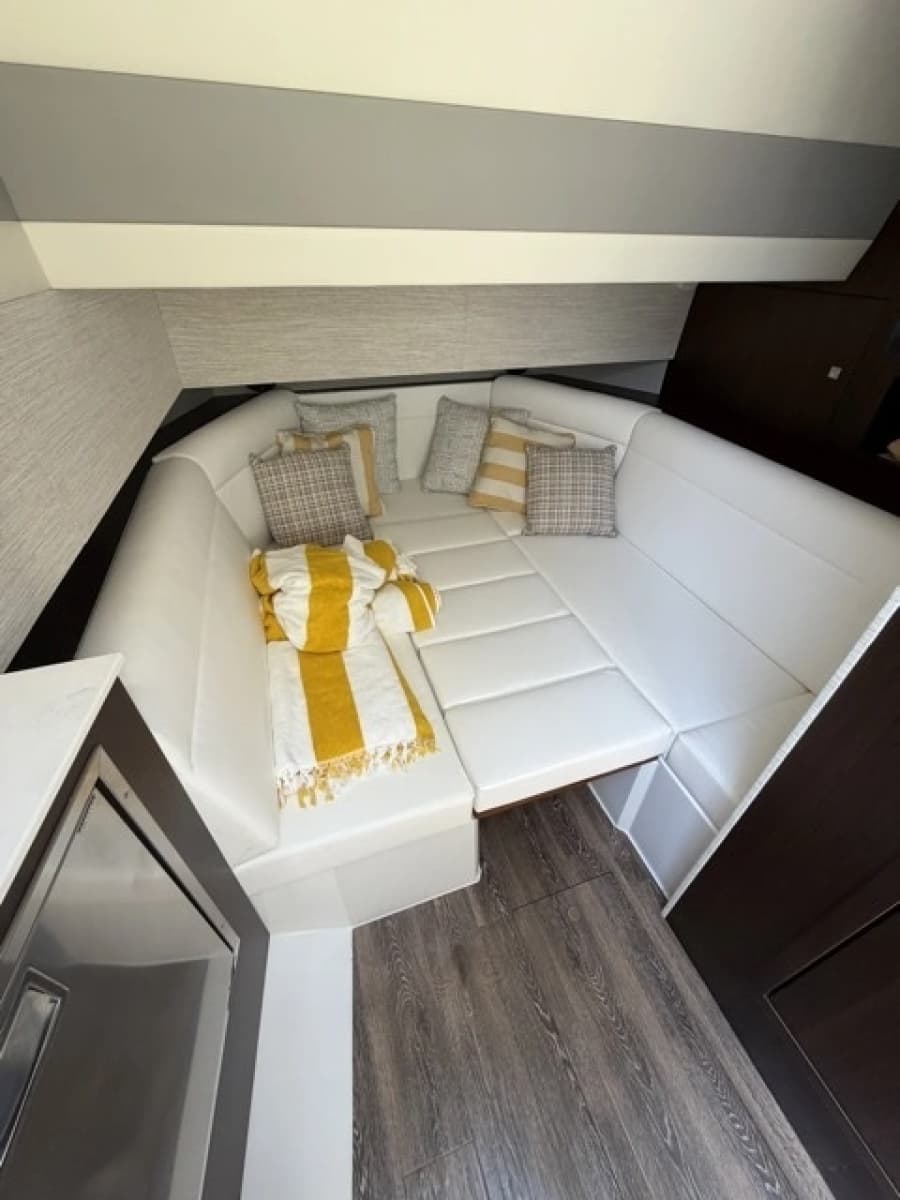 2024 Cruisers Yachts 