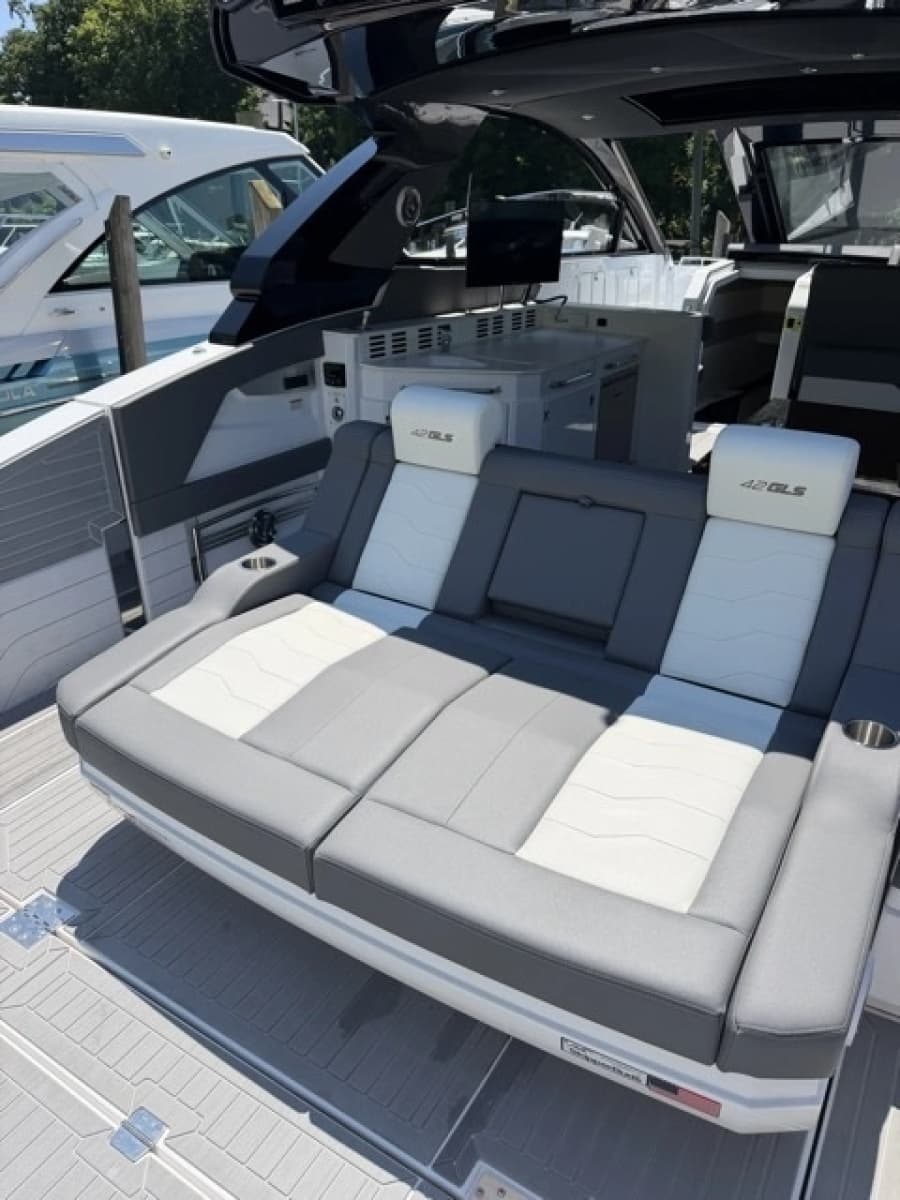 2024 Cruisers Yachts 
