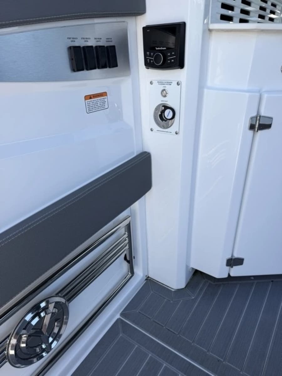 2024 Cruisers Yachts 
