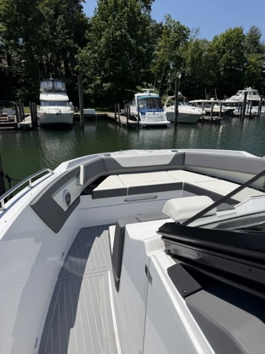 2024 Cruisers Yachts 
