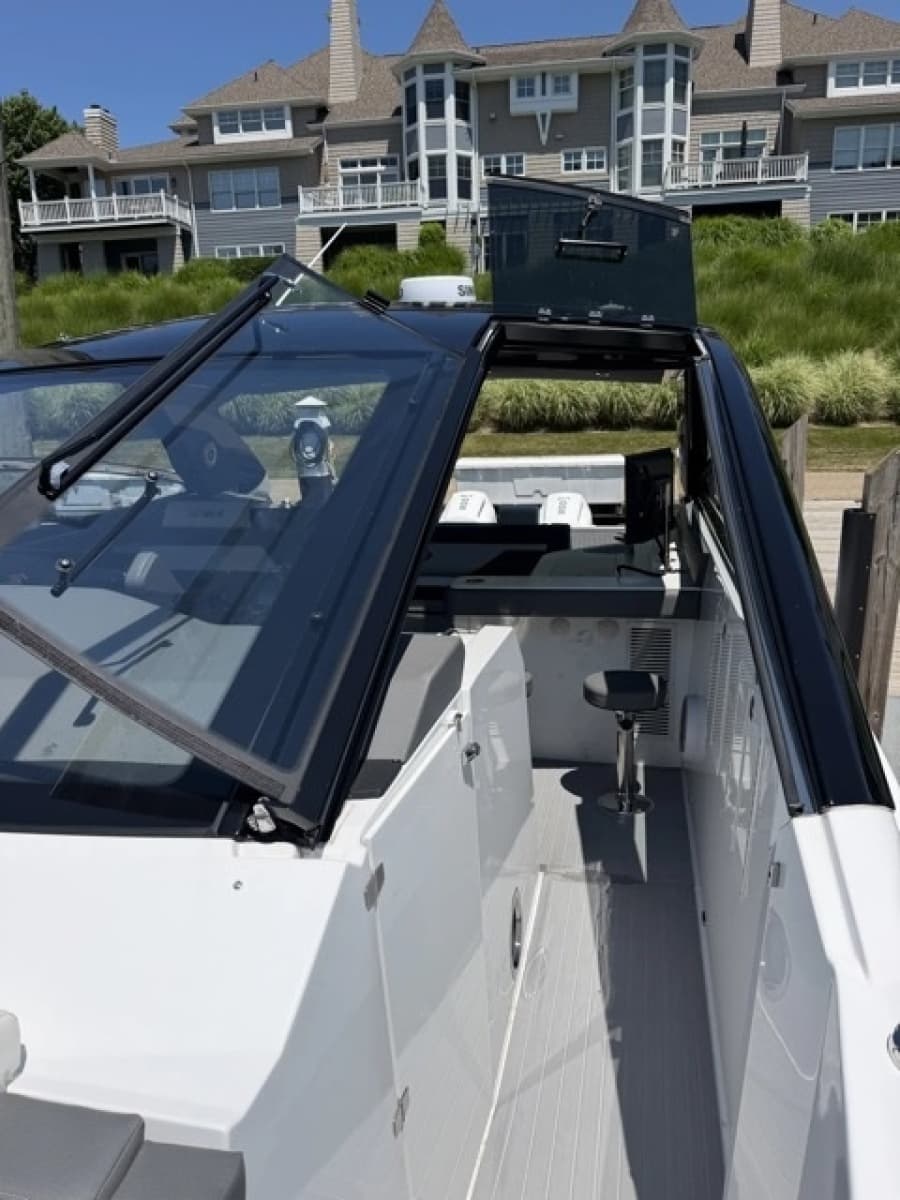 2024 Cruisers Yachts 