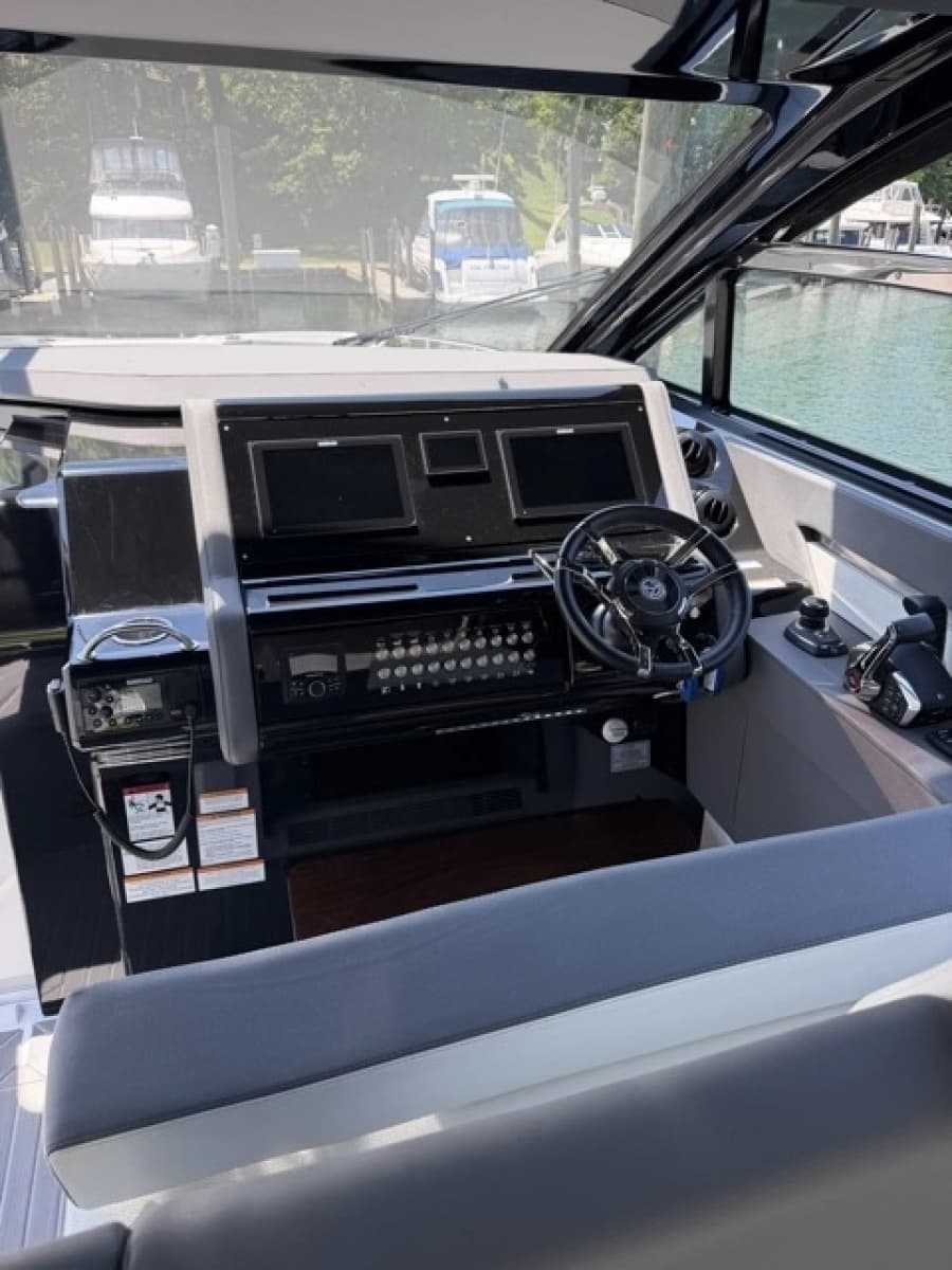 2024 Cruisers Yachts 